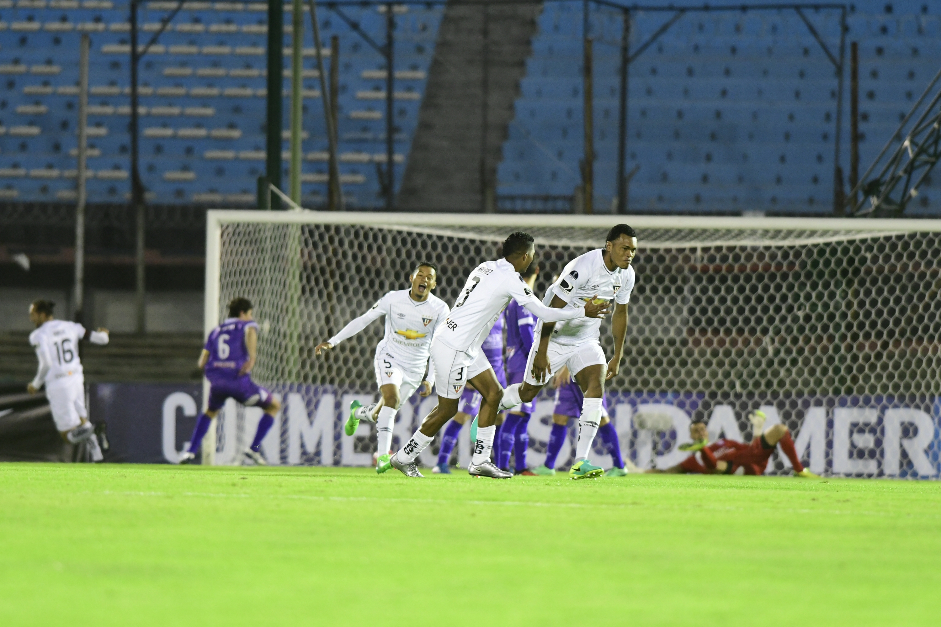 El festejó de Luis Cangá que anotó la apertura de Liga de Quito. Foto: M. Bonjour.