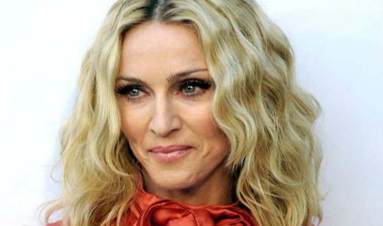 El eterno femenino de una imaginativa pintora