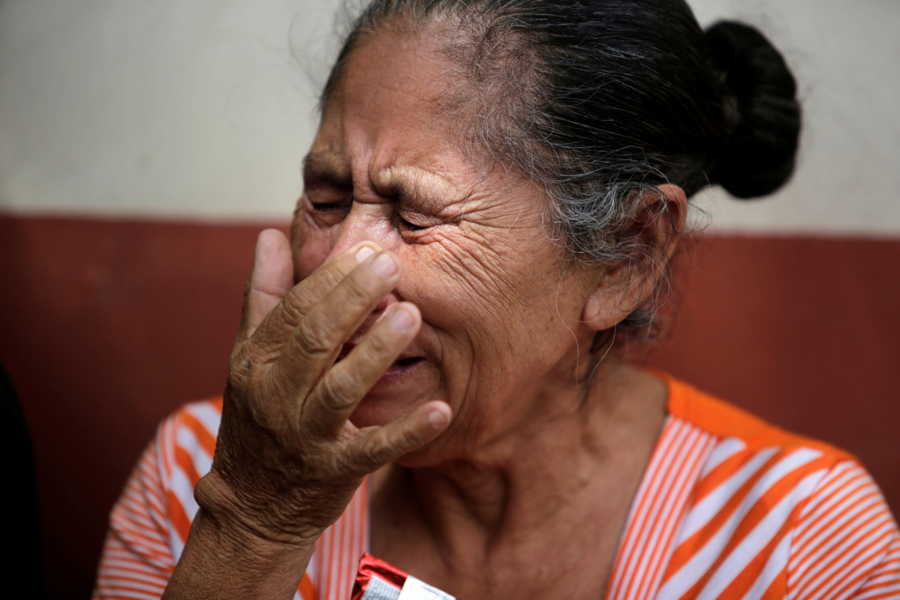 Familiares lloran luego de la tragedia. Foto: Reuters