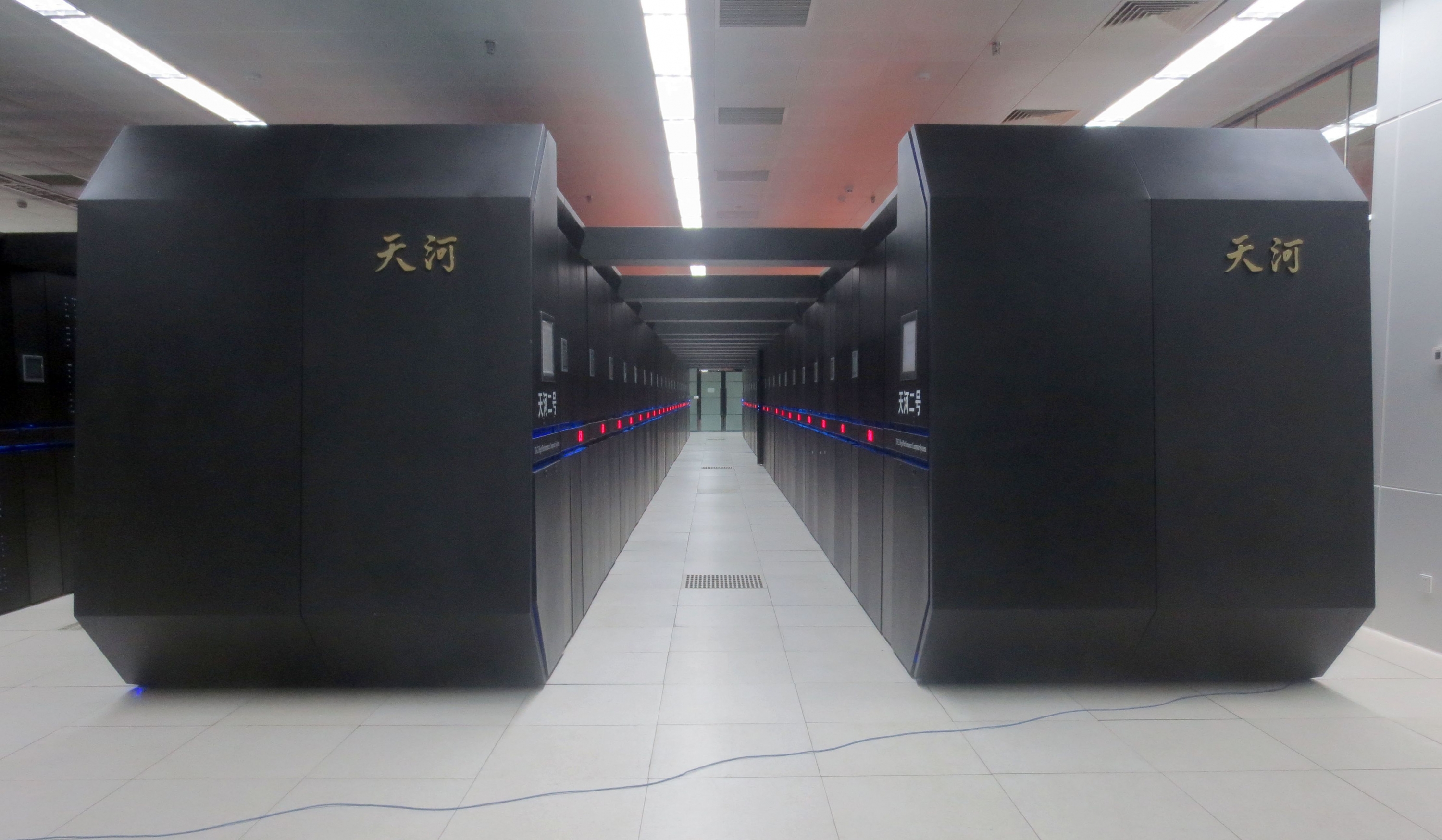 El eterno femenino de una imaginativa pintora