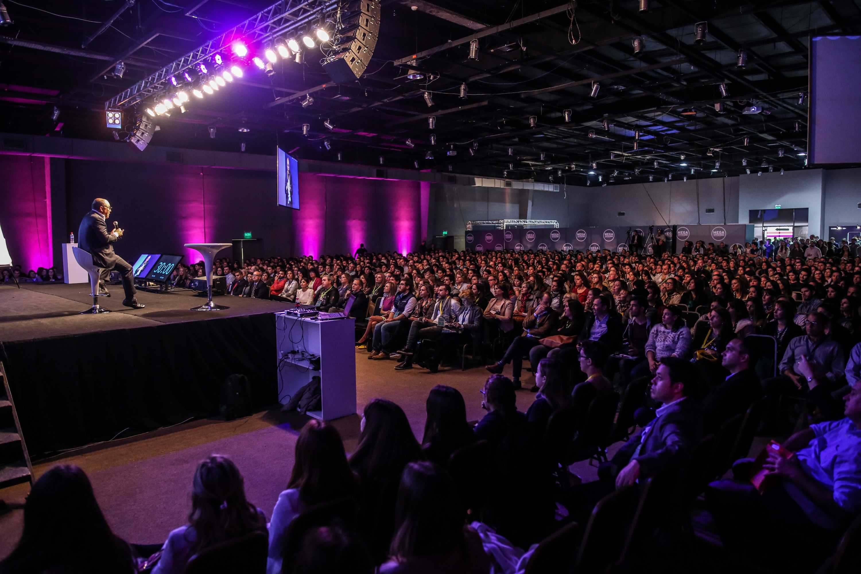 Más de 1500 asistentes.