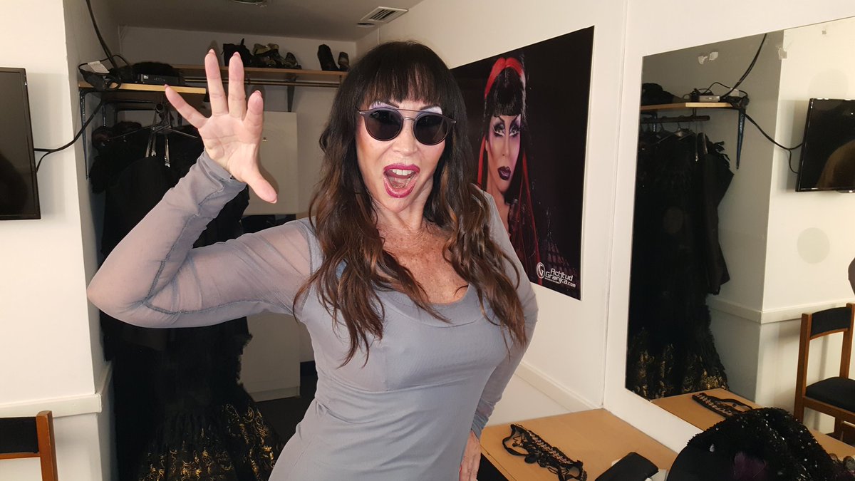 El eterno femenino de una imaginativa pintora