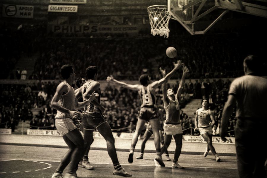 El eterno femenino de una imaginativa pintora