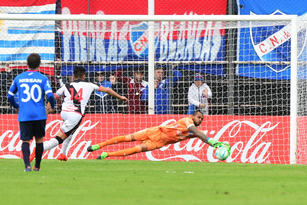 El eterno femenino de una imaginativa pintora