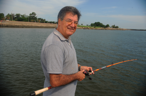 Roberto Patiño, presidente del Club Ramírez, va a pescar cada tarde. Foto: F. Ponzetto