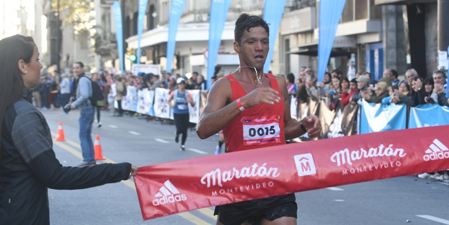 El eterno femenino de una imaginativa pintora