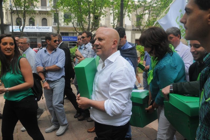 El eterno femenino de una imaginativa pintora