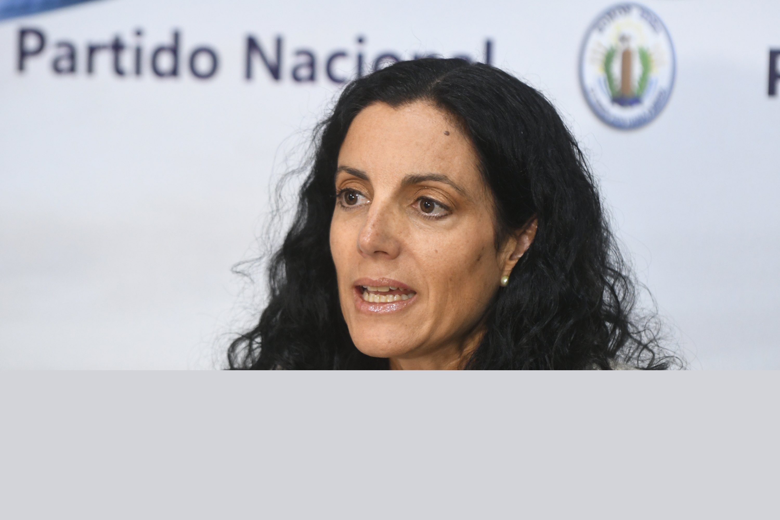 El eterno femenino de una imaginativa pintora