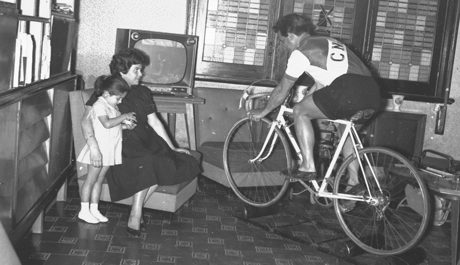 El eterno femenino de una imaginativa pintora