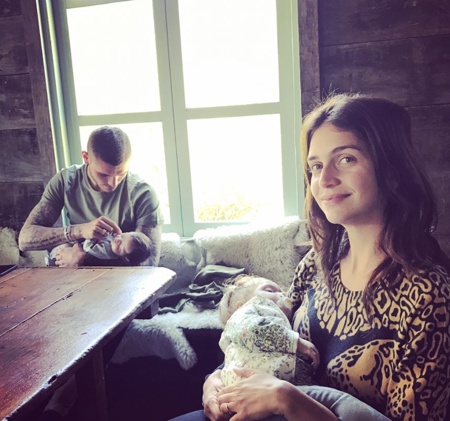 El eterno femenino de una imaginativa pintora