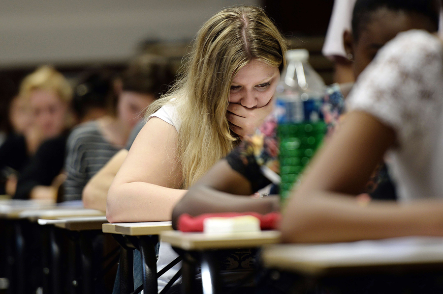 El eterno femenino de una imaginativa pintora