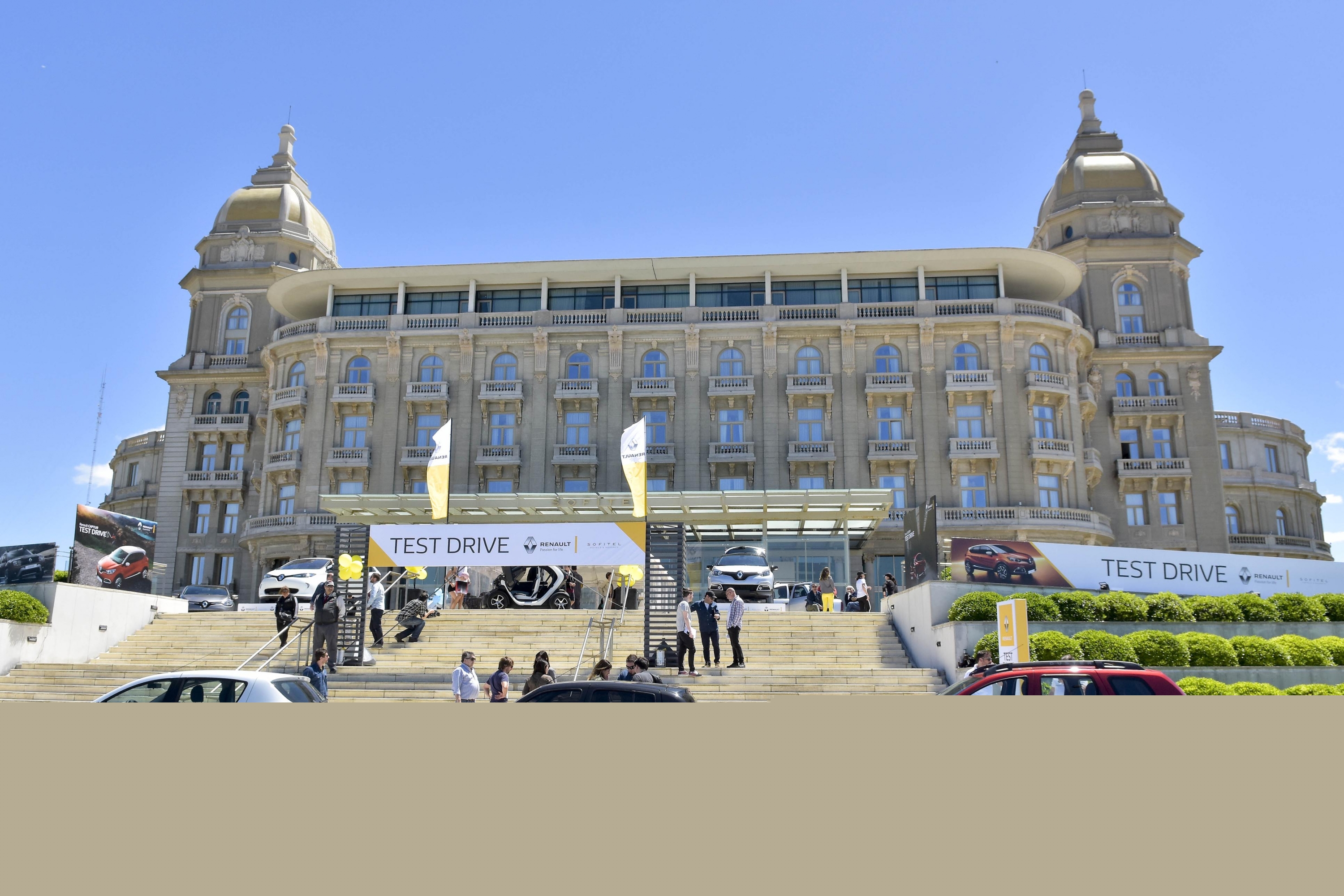 El eterno femenino de una imaginativa pintora