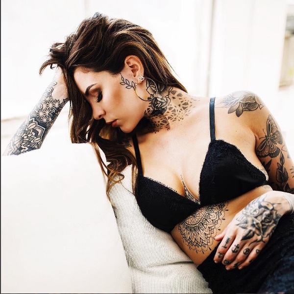 El eterno femenino de una imaginativa pintora