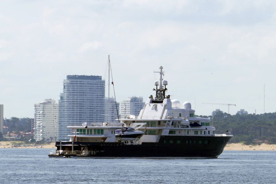 El eterno femenino de una imaginativa pintora