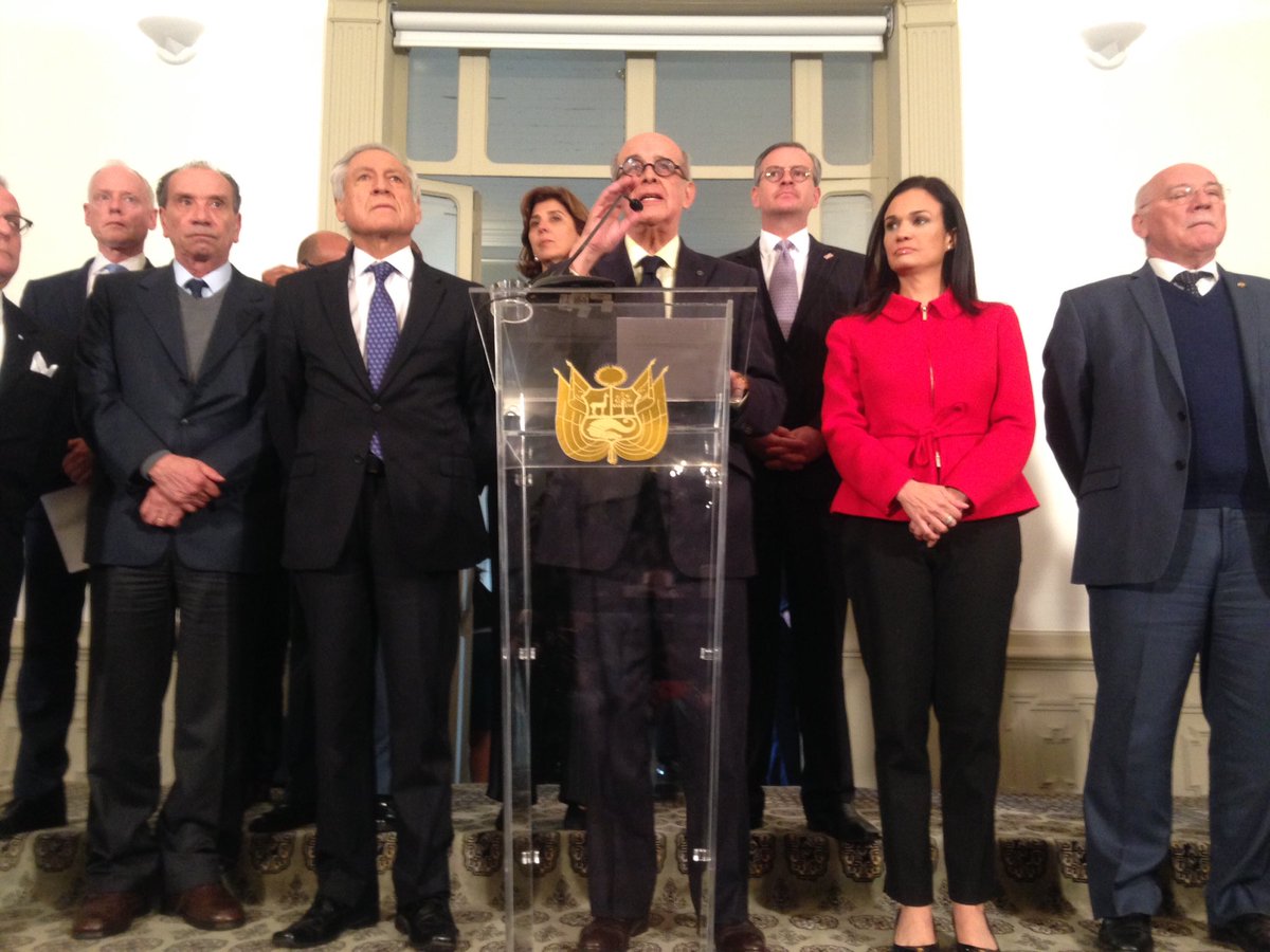 El eterno femenino de una imaginativa pintora