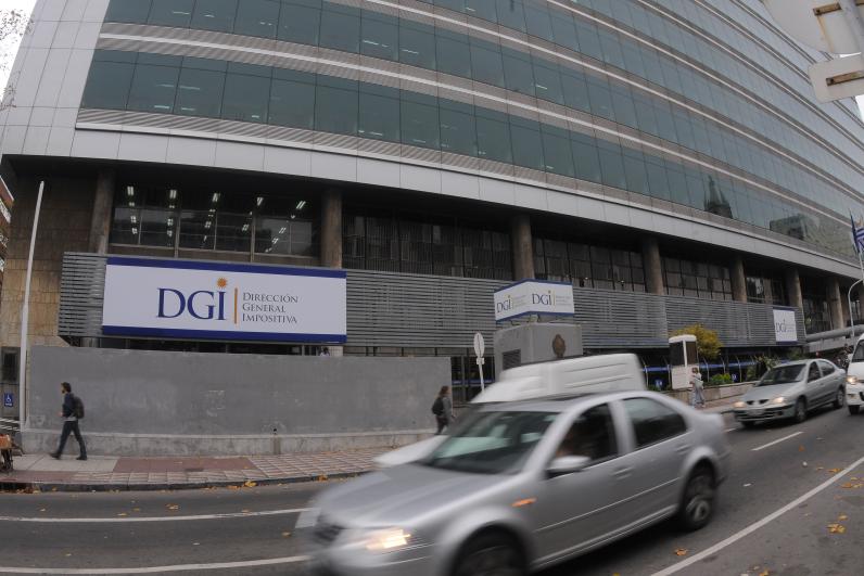 El eterno femenino de una imaginativa pintora