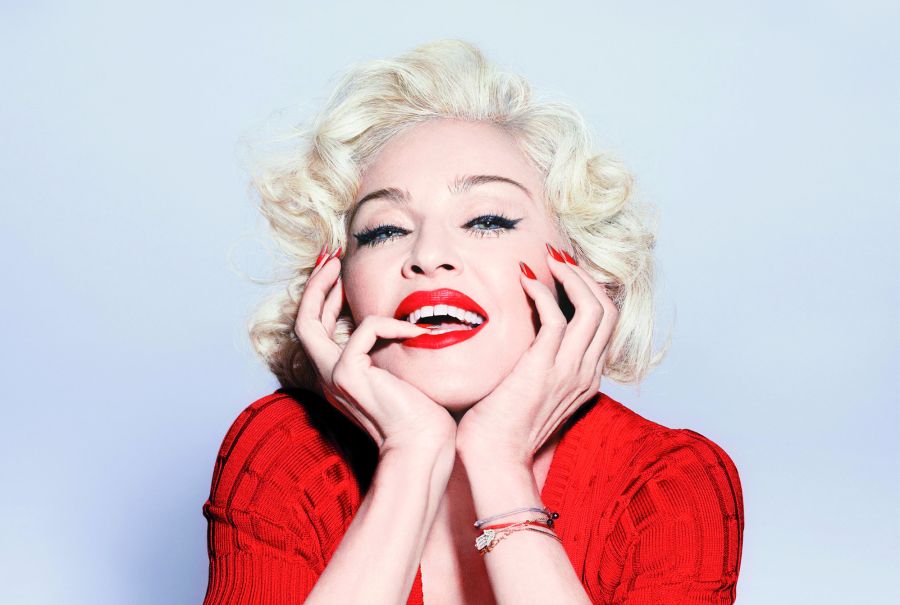 El eterno femenino de una imaginativa pintora