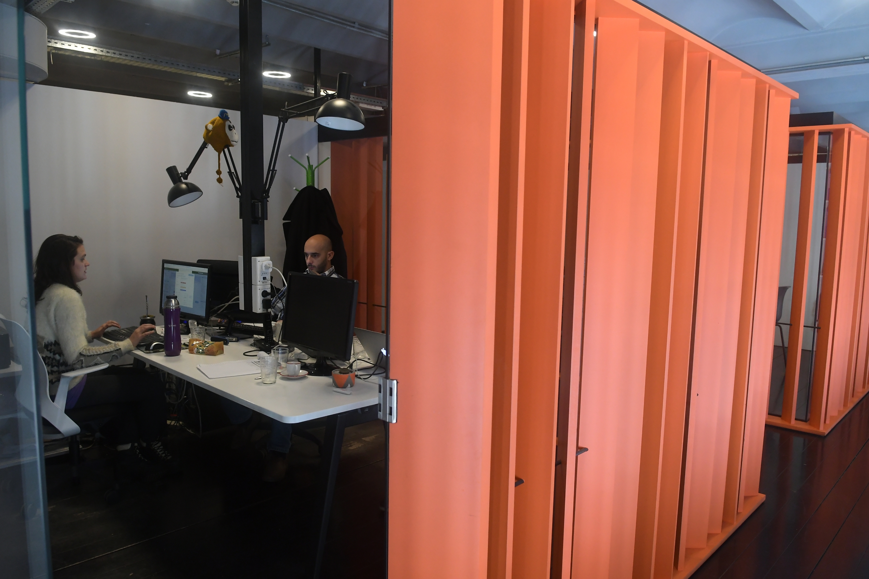 Oficinas. Los planes de servicios incorporan también áreas privadas.