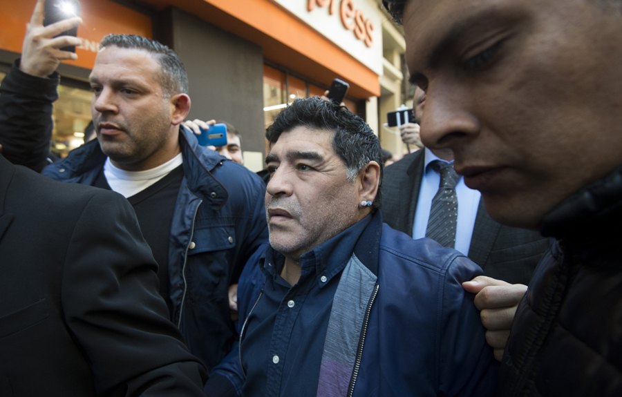 El eterno femenino de una imaginativa pintora