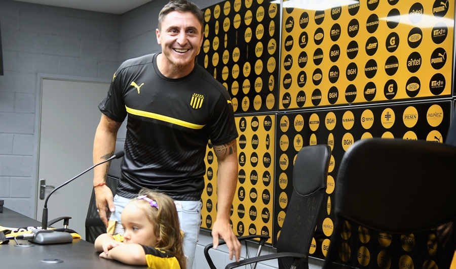 El eterno femenino de una imaginativa pintora