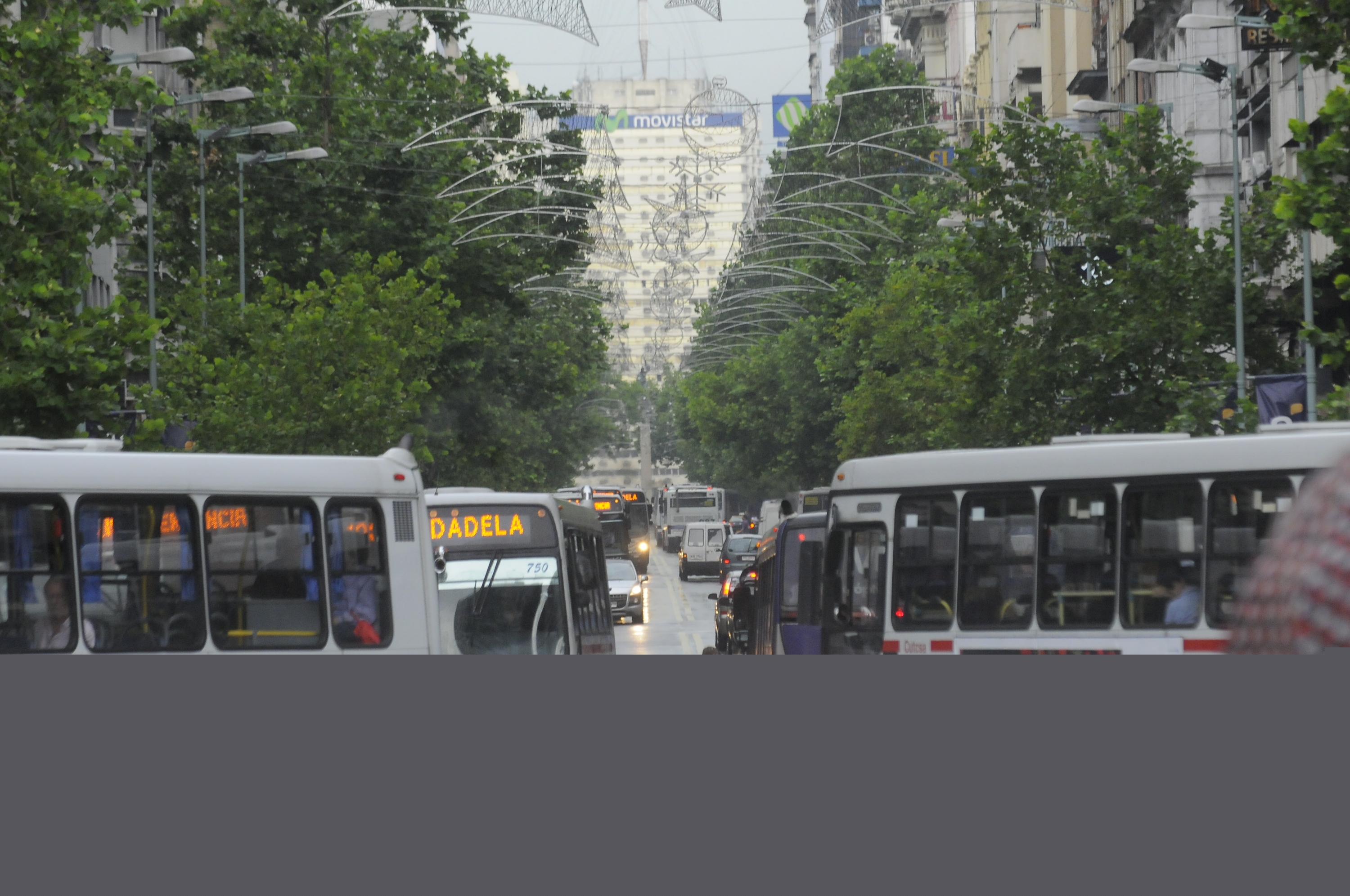 El eterno femenino de una imaginativa pintora