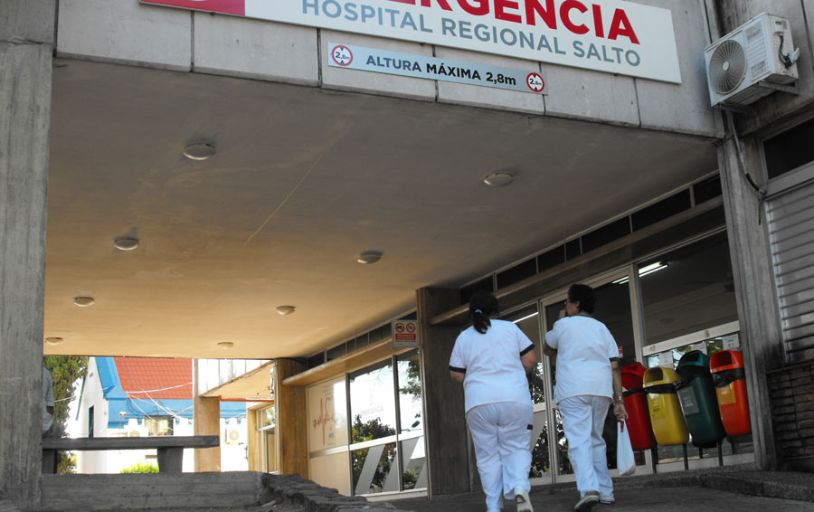 Saturada: Unos 250 pacientes consultan cada día la emergencia del Hospital de Salto. Foto: L. Pérez
