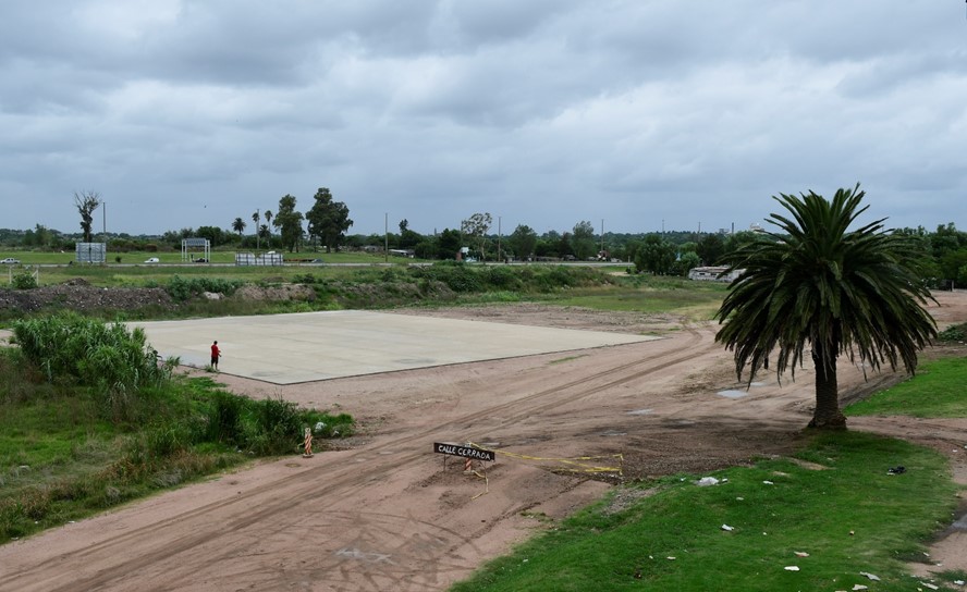 Las reparaciones en las afueras del Tróccoli: serán canchas. Foto: Marcelo Bonjour