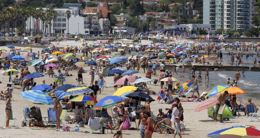 El eterno femenino de una imaginativa pintora