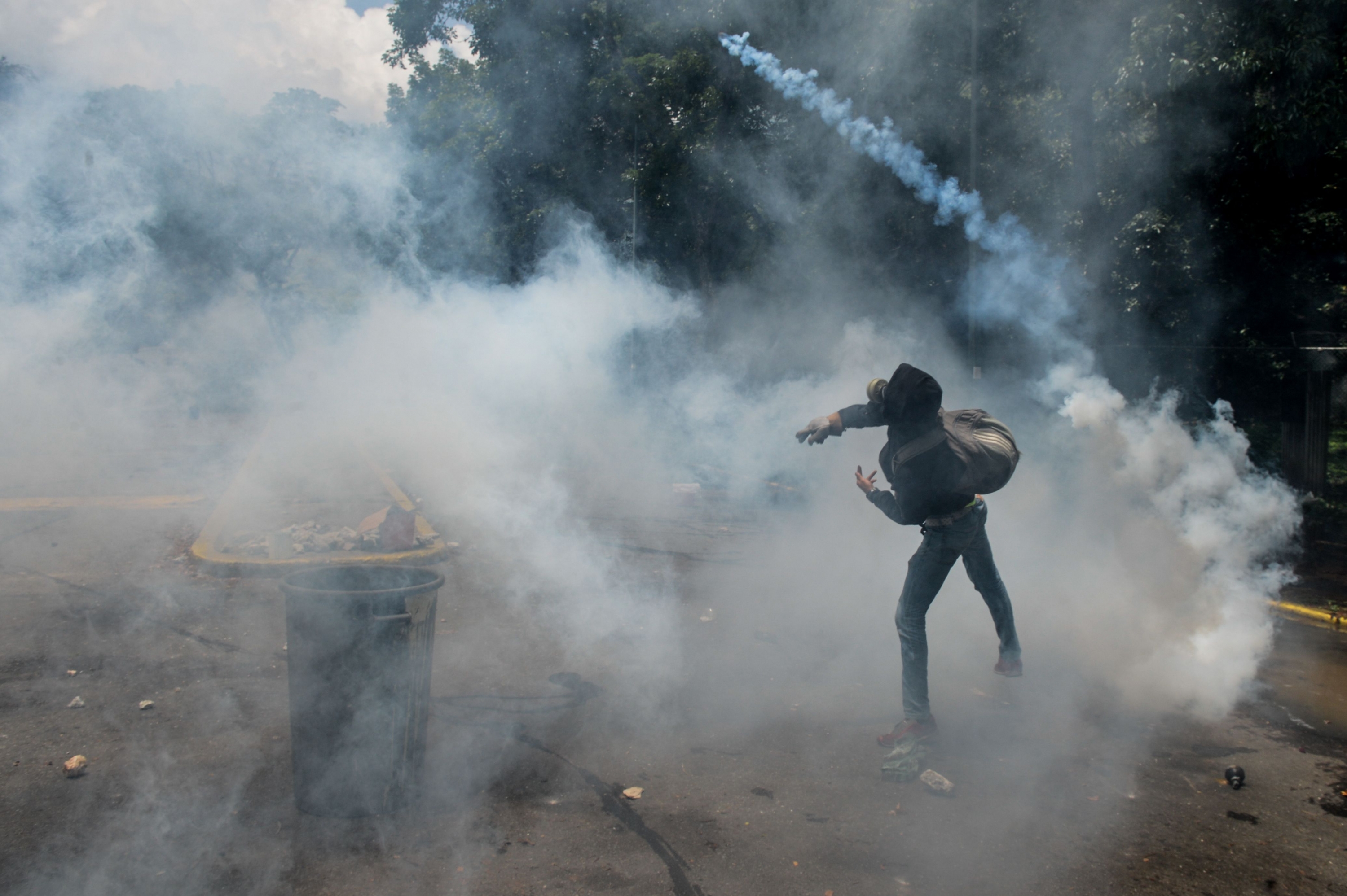 El eterno femenino de una imaginativa pintora