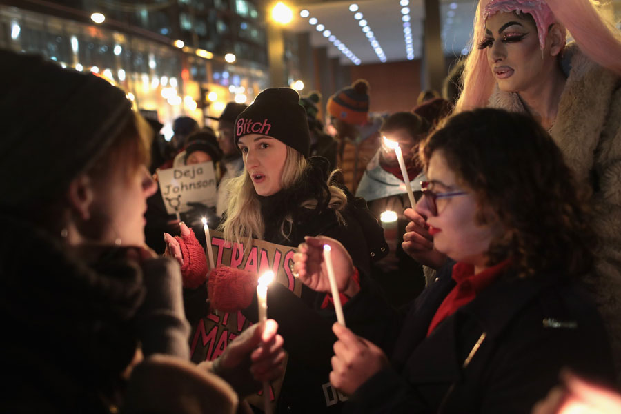 El eterno femenino de una imaginativa pintora