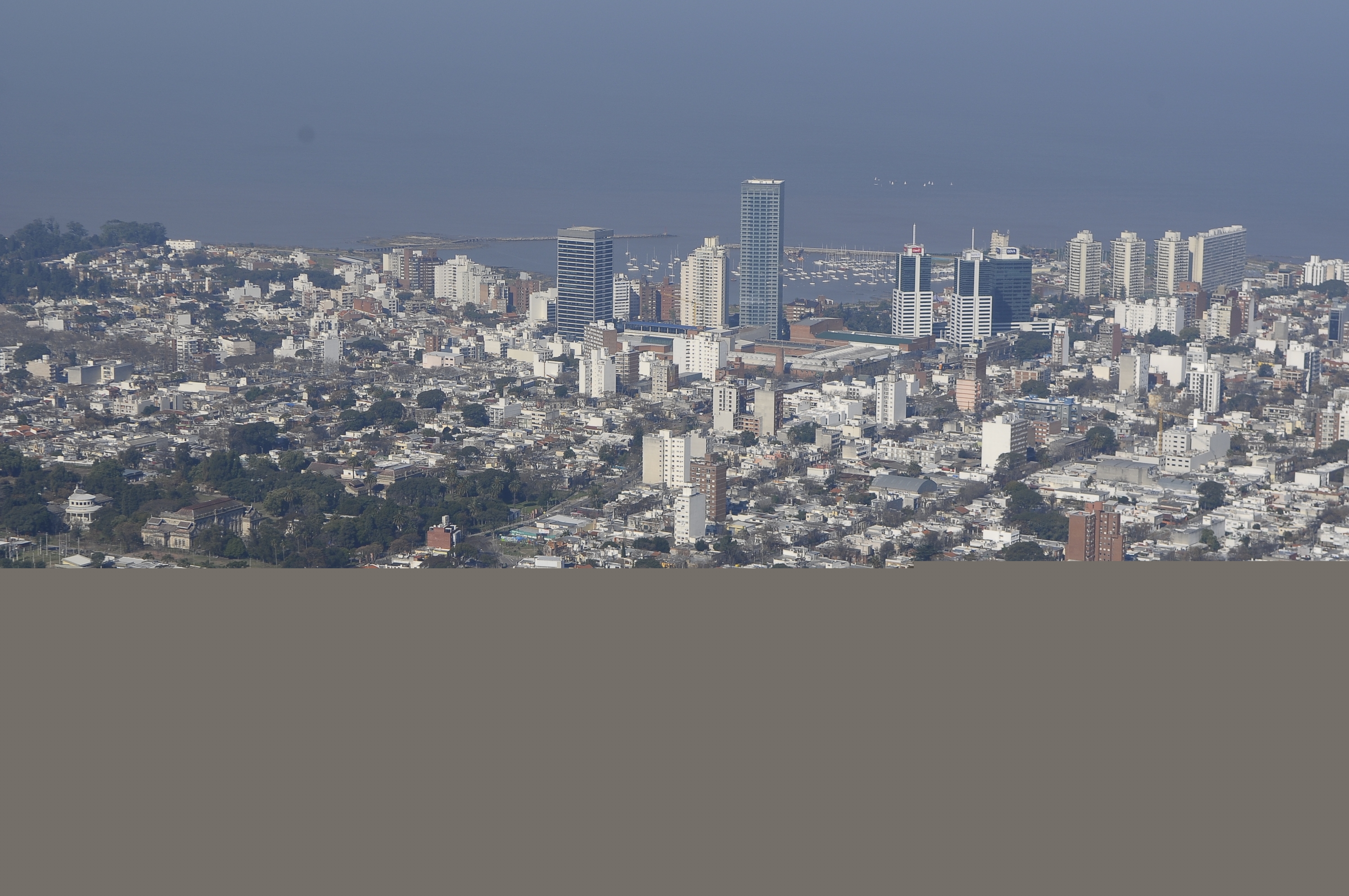 El eterno femenino de una imaginativa pintora