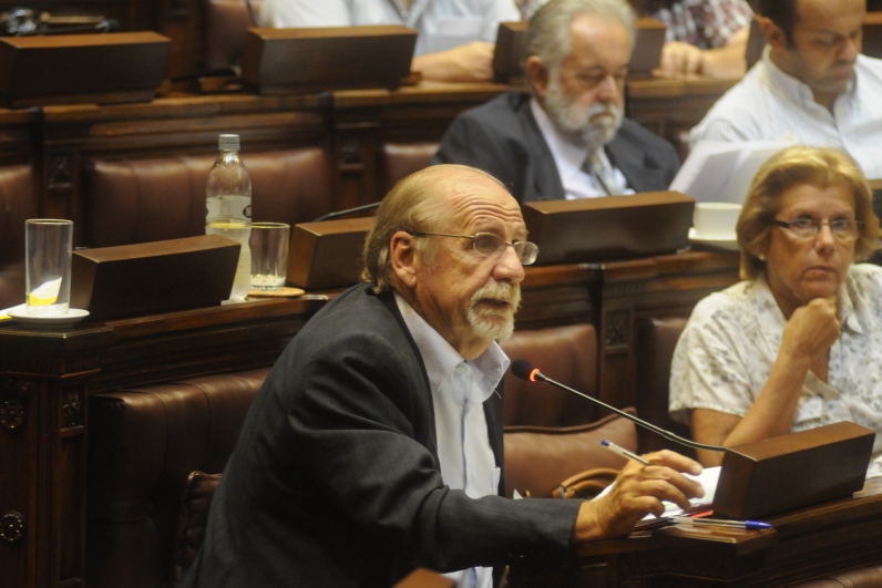 El eterno femenino de una imaginativa pintora