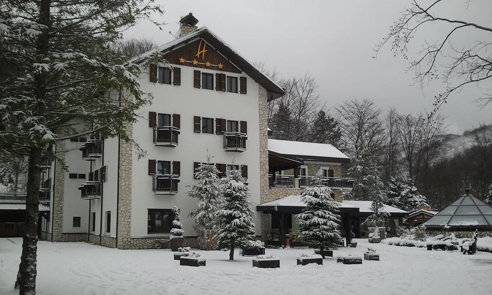 Así era el hotel antes de la avalancha de nieve. Foto: Facebook Hotel Rigopiano