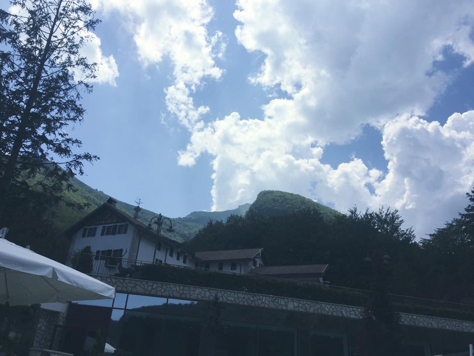 Así era el hotel antes de la avalancha de nieve. Foto: Facebook Hotel Rigopiano