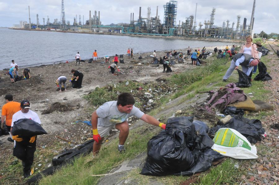 El eterno femenino de una imaginativa pintora