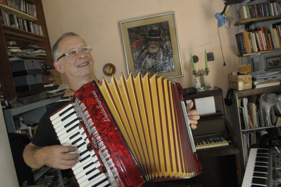 El eterno femenino de una imaginativa pintora