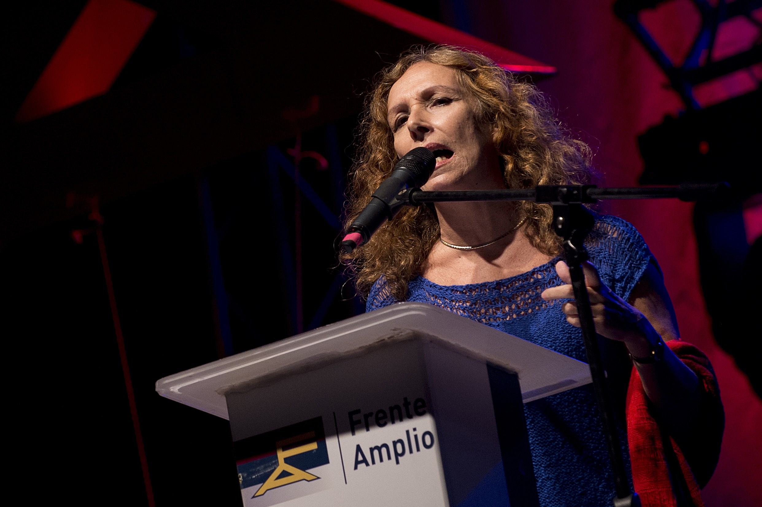 El eterno femenino de una imaginativa pintora