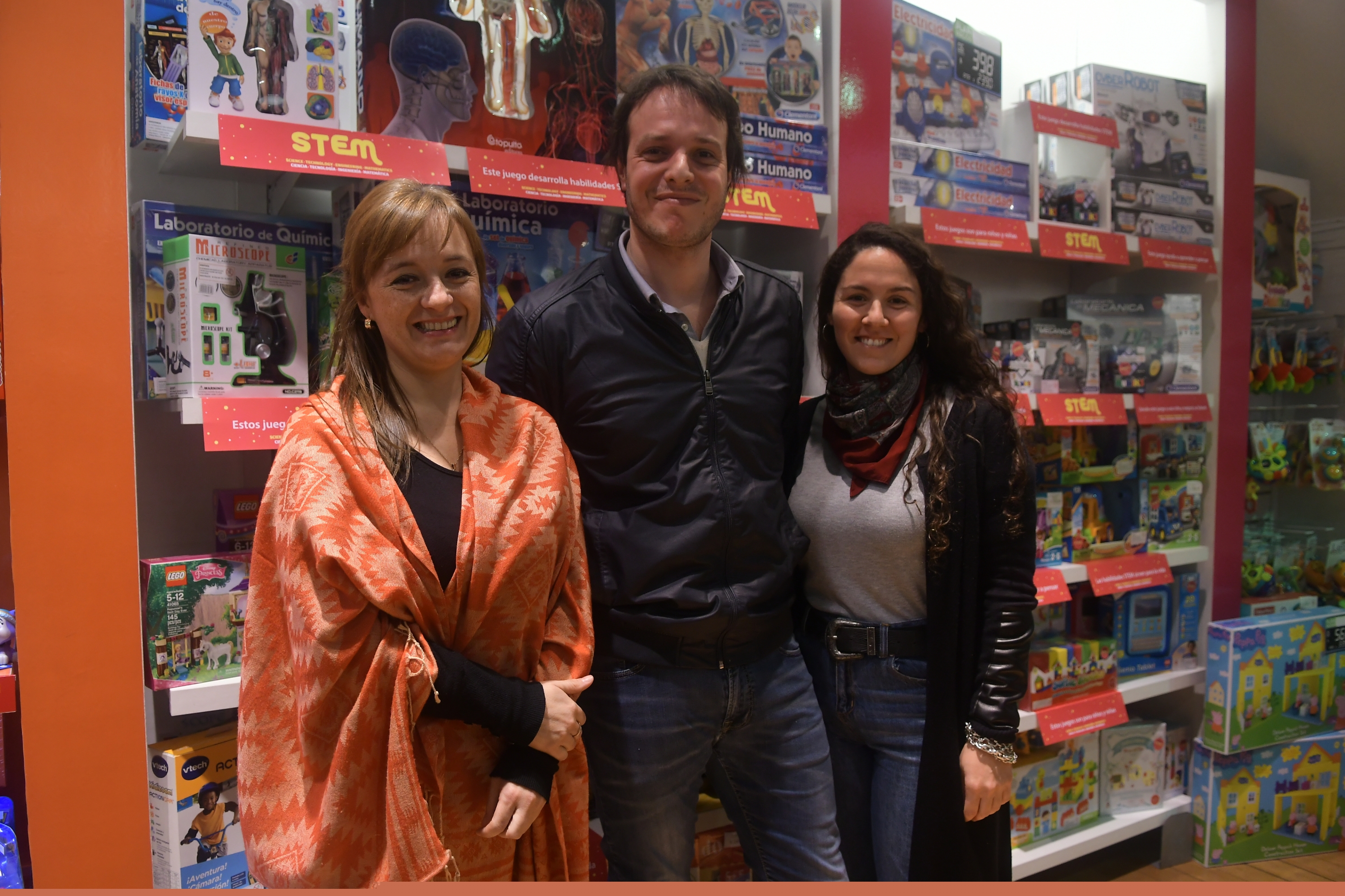 Carolina Rosas, Gonzalo López, Florencia Caymaris.
