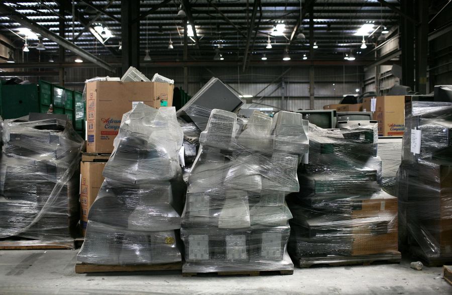 El eterno femenino de una imaginativa pintora