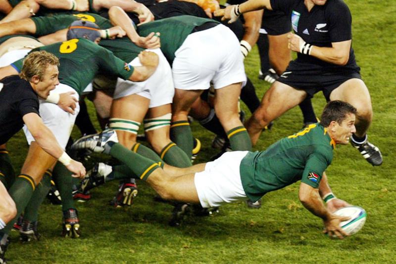 El eterno femenino de una imaginativa pintora