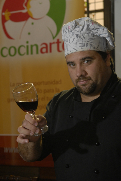 Marcelo Bornio cocinó en televisión abierta y condujo El gran chivito, por Pop TV.