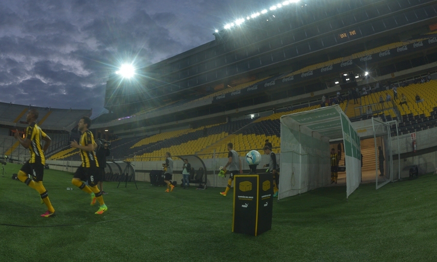 El eterno femenino de una imaginativa pintora