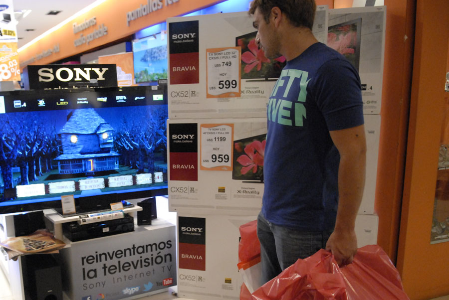 El eterno femenino de una imaginativa pintora