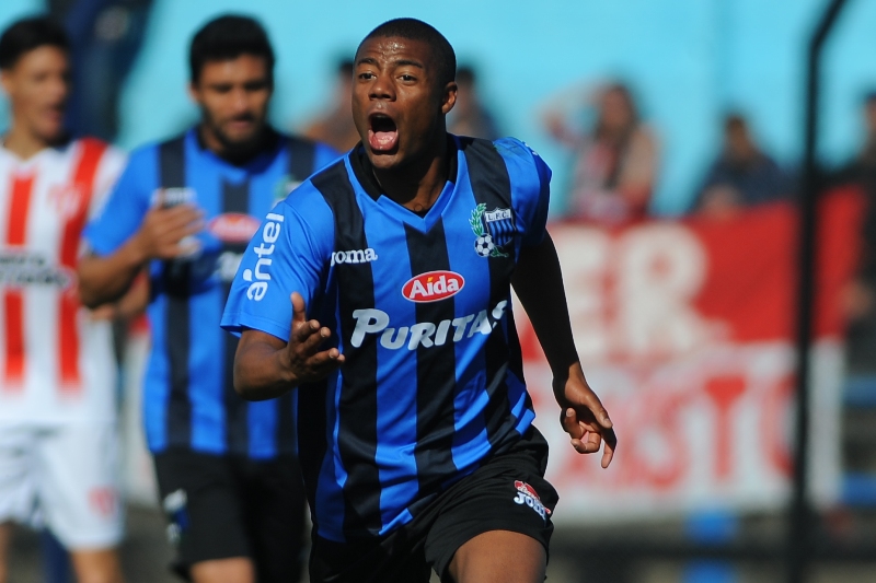 El eterno femenino de una imaginativa pintora