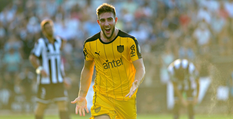 Lucas Cavallini festejando el gol de Peñarol ante Wanderers. Foto: Fernando Ponzetto