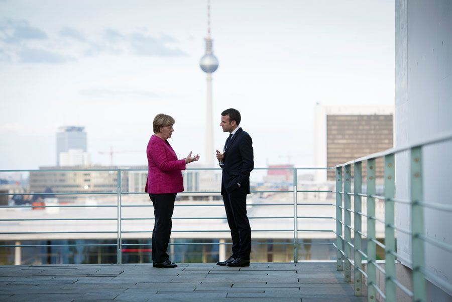 Merkel y Macron ayer en la capital alemana, fue la primera reunión de los dos líderes. Foto: Reuters