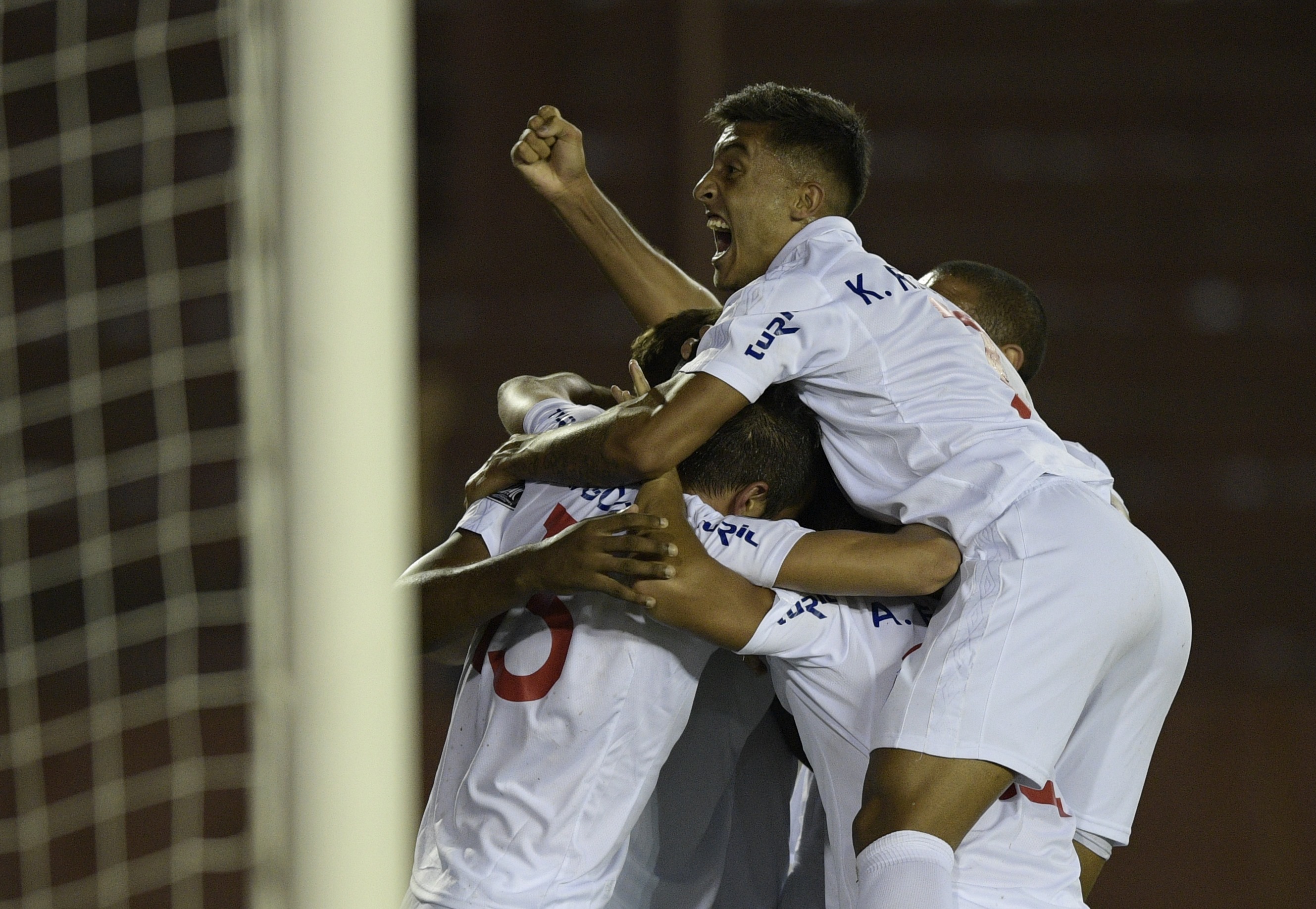 El eterno femenino de una imaginativa pintora