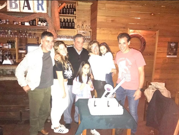 La foto familiar de Cacho en su cumpleaños. Foto: Instagram Diego Sorondo