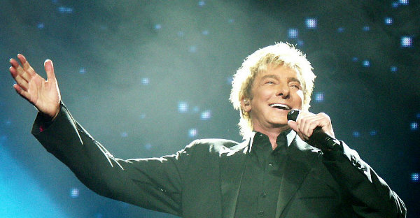 El eterno femenino de una imaginativa pintora