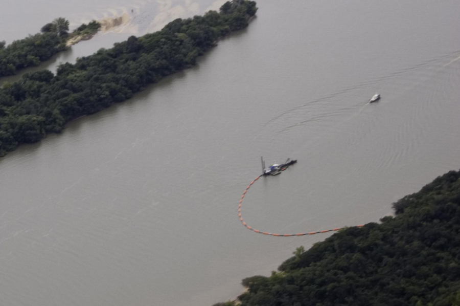 El eterno femenino de una imaginativa pintora